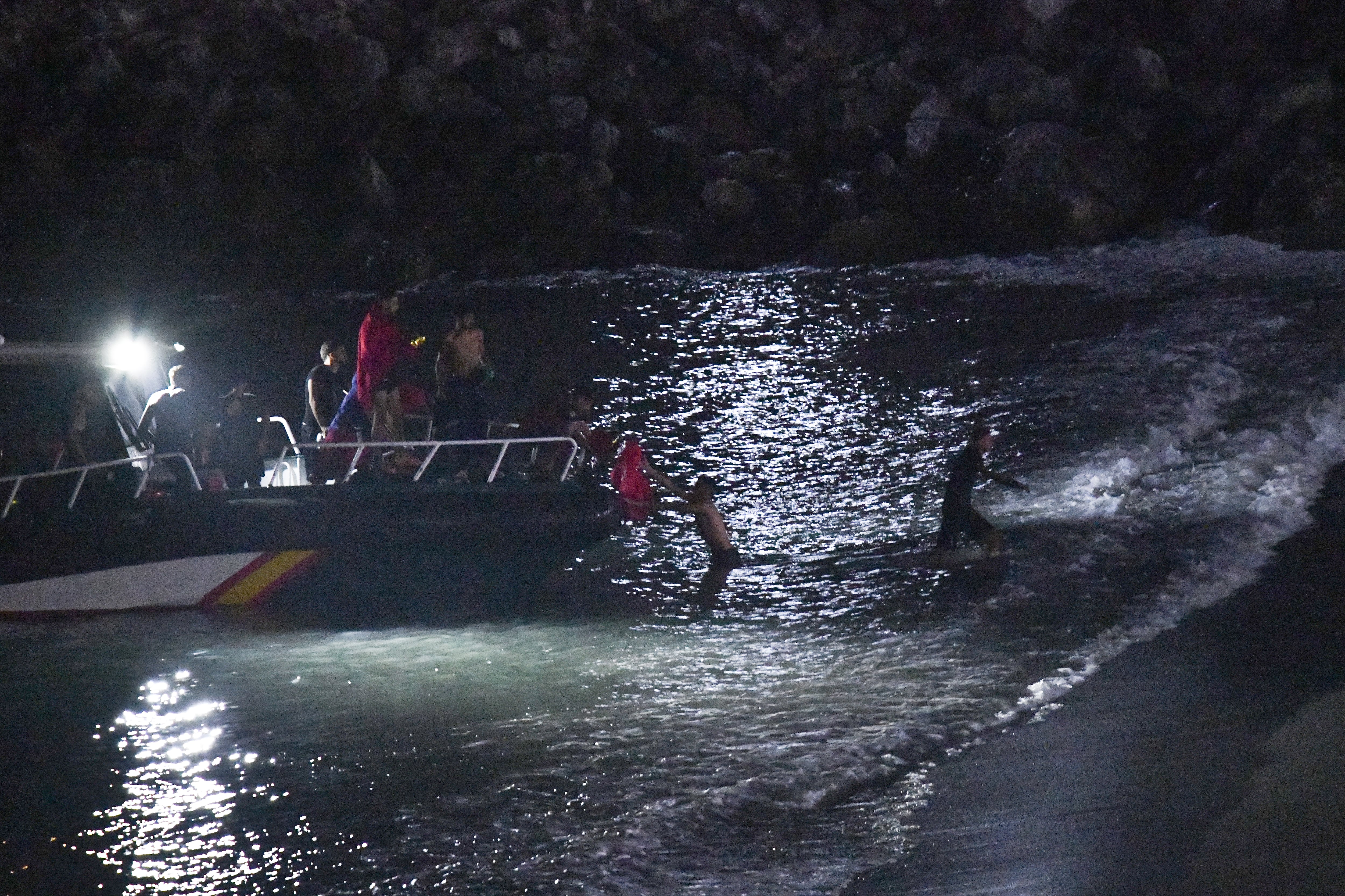 Expulsado un excombatiente yihadista que entró a nado en Ceuta en julio