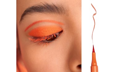 3ina tiene delineadores de colores que aportan un toque distintivo al maquillaje.