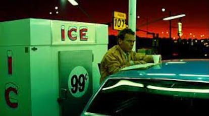 Dean Stockwell, en el viaje camino de reencontrarse con su hermano, en 'Paris, Texas'.