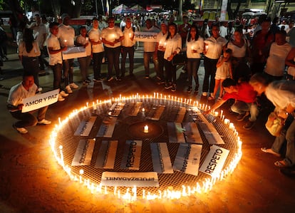 Protesta para pedir el cese de la violencia en Colombia en el parque principal de Jamundí, el 17 de junio.