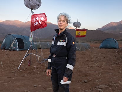 Annika Coll, oficial de bombero responsable de Emergencia y Respuesta Inmediata de la Comunidad de Madrid (ERICAM), este miércoles en Talat N’Yacub.