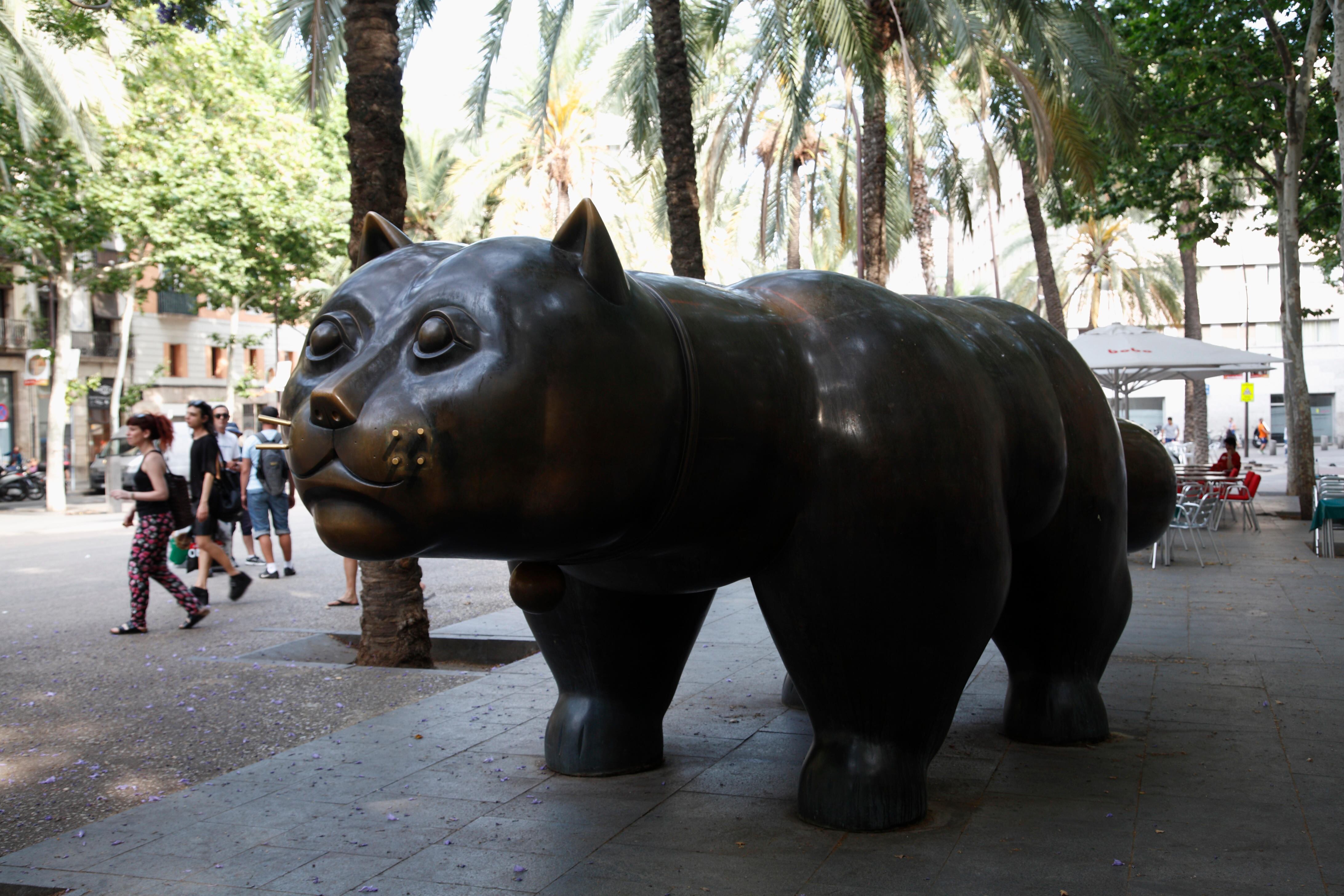 El gato de Botero, en la Rambla del Raval de Barcelona.