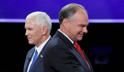 Los candidatos a vicepresidente Mike Pence (I) y Tim Kaine