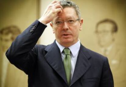 Alberto Ruiz Gallardon, Ministro de Justicia comparece en la comisión de justicia en el Congreso de los Diputados.