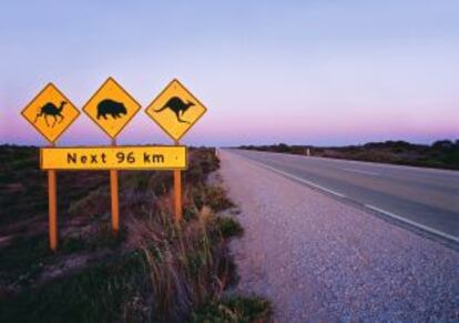 Carretera en el parque nacional de Nullarbor, Australia.