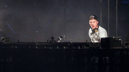 O DJ Avicii, em uma apresentação em 2015.