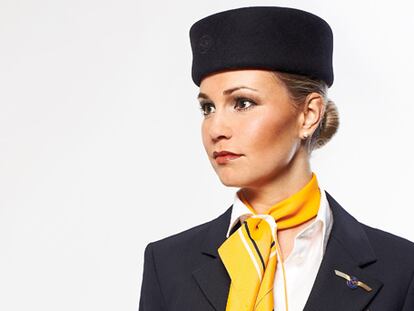 AZAFATA DE VUELO: JULIA MÜELLER