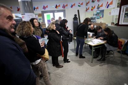 Ambient durant les eleccions del 21-D a l'Institut Jaume Balmes de Barcelona.