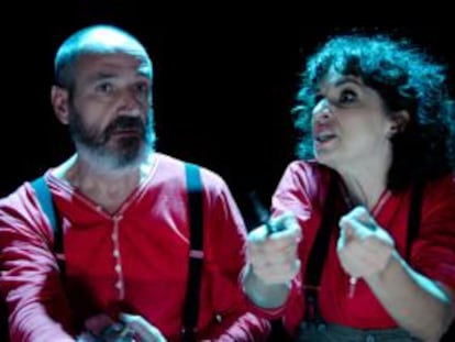 Jaume Policarpo y Adriana Ozores en un momento de la funci&oacute;n de Petit Pierre en el teatro de La Abad&iacute;a.