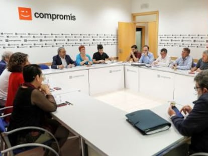 Las negociaciones se tensan a última hora por el reparto de competencias. Oltra exige más generosidad. La comisión se reúne hoy en la sede del PSPV