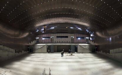 Auditorio forrado en cobre y pensado para 1.300 espectadores del Centro de Creación de las Artes de Alcorcón (CREAA).