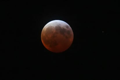 El eclipse lunar visto desde Arlington, Texas (EE UU).