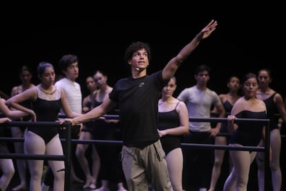 El bailarín Isaac Hernández, durante una clase magistral en Guadalajara.