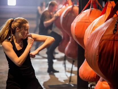 Shailene Woodley hits out in &#039;Divergent.&#039;