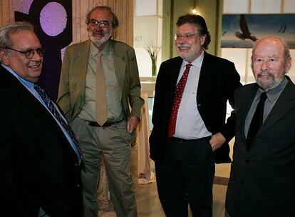 Raúl Rivero, Javier Pradera, Joaquín Estefanía y José Manuel Caballero Bonald.