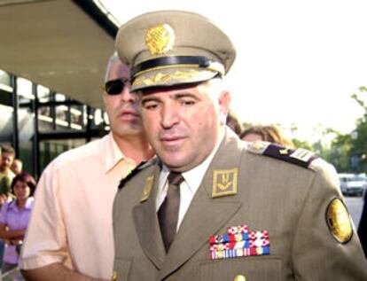 <font size="2"><b>El general croata Rahim Ademi se entrega "voluntariamente" al Tribunal Penal Internacional</b></font><br>(AP)