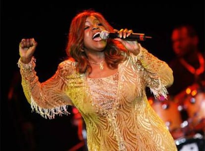 Gloria Gaynor, al comienzo de su actuación.