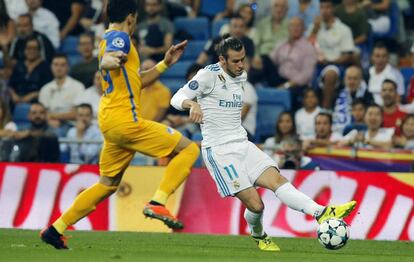 Bale, en un jugada durante el Real Madrid-APOEL.