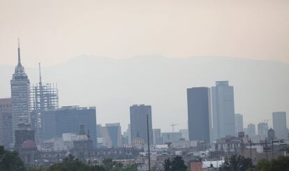 La capital mexicana registró nuevamente una calidad del aire “muy mala” por lo que este martes se refuerza el plan Hoy no Circula