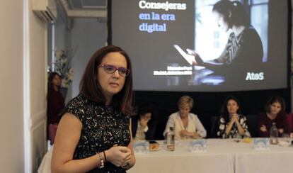 Mercedes Payá, directora de ventas de Atos Iberia, durante su intervención en el desayuno sobre 'Consejeras en la era digital'.