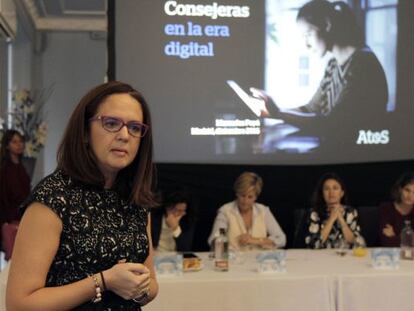 Mercedes Payá, directora de ventas de Atos Iberia, durante su intervención en el desayuno sobre 'Consejeras en la era digital'.