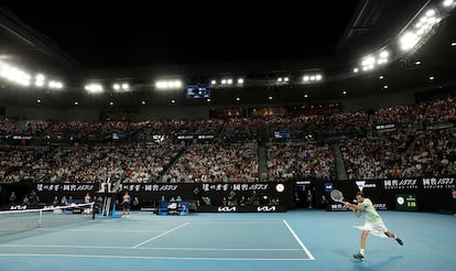 Daniil Medvedev, en acción durante la final ante Rafa Nadal. El español retomó los entrenamientos este sábado a mediodía a una gran intensidad con sus dos preparadores, el mallorquín Carlos Moyà y el barcelonés Marc López.