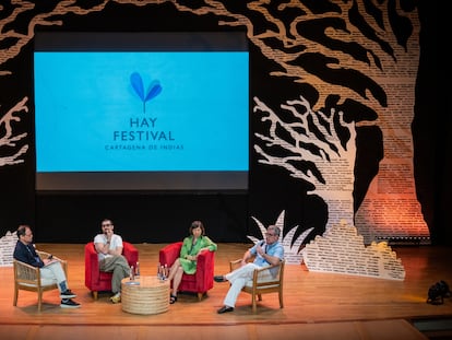 (De izquierda a derecha) Jan Martínez, Carlos Manuel Álvarez, Laura Aguirre y Alfredo Meza, durante el panel organizado por EL PAÍS América 'Dictaduras que persiguen a periodistas', en el Hay Festival en Cartagena, el 28 de enero de 2024.