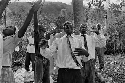 Preces em Maku. Porto Principe, Haiti (2002).