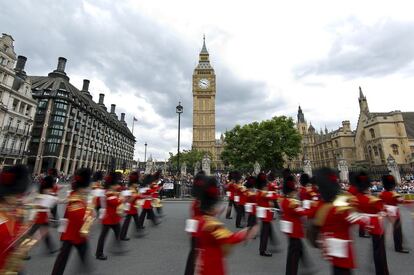 Una vista general del desfile en la Plaza del Parlamento de Londres, Inglaterra.