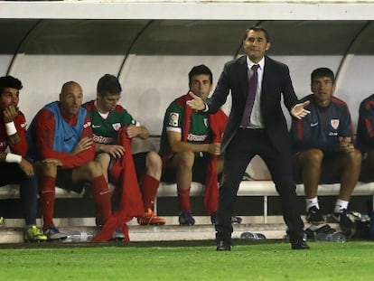 Valverde gesticula durante un partido del Athletic en Vallecas.