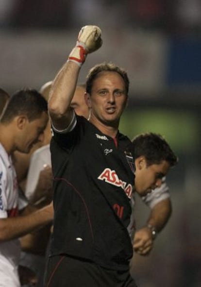 Ceni em um jogo da Copa Libertadores de América em 2010.