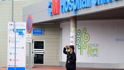 Una mujer, en el hospital de Torrejón de Ardoz. 