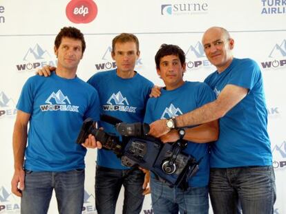 Presentación de los tres montañeros y el cámara que asumen el proyecto WOP en el Himalaya.