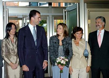 Los príncipes de Asturias, don Felipe y doña Letizia, acompañados por Edurne Uriarte (primera por la izquierda), la ministra de Cultura, Carmen Calvo, y el presidente del Congreso, Manuel Marín, en el Auditorio Nacional de Madrid.