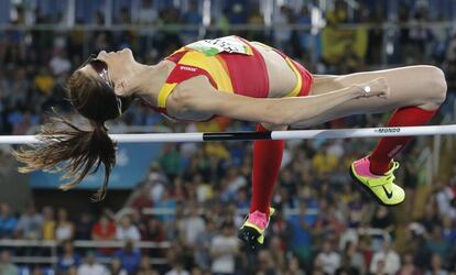La atleta española Ruth Beitia realiza su salto de altura en la final de la prueba en los Juegos Olímpicos Río 2016, el 20 de agosto.
