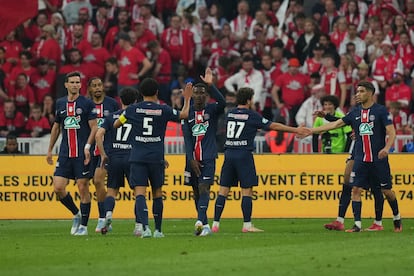 Los jugadores del PSG celebran el segundo gol ante el Reims.