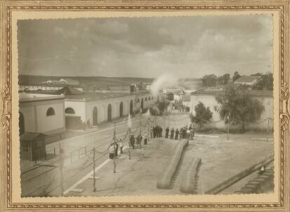 Inauguración del ferrocarril urbano de Jerez, al lado de la bodega