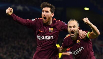 Messi i Iniesta celebren un gol.
