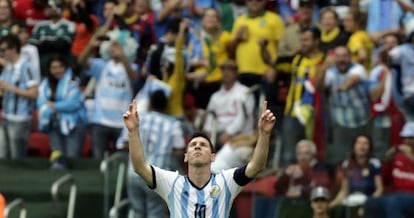 Messi comemora um gol contra a Nigéria.
