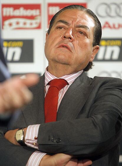 Vicente Boluda, en una rueda de prensa de Ramón Calderón.