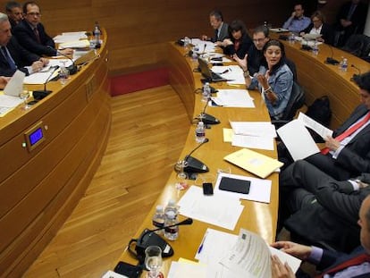 La comisi&oacute;n de investigaci&oacute;n sobre la CAM, reunida ayer en las Cortes Valencianas