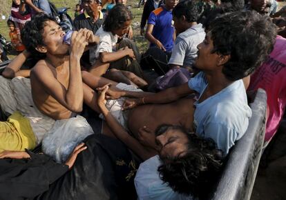 En total viajaban a bordo 433 personas, de ellas 293 varones, 70 mujeres y 70 niños. “Algunos parecían muy enfermos y débiles, otros deshidratados”, según comentó un funcionario del organismo de rescate indonesio.