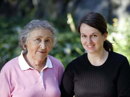 La deportada judía Gerda Schrage y la cineasta Britta Wauer, directora de <i>El silencio de Gerda.</i>