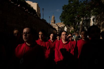 Penitentes en la procesión del "Abuelo" en Jaén.