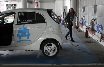 El programa Estonian Electromobility Programme (ELMO) incluyó también la creación de una red de 'car sharing' gestionada por una empresa pública que se ha vuelto muy popular. Alquilar un 'Elmo' cuesta cada hora unos 3 euros, aunque solo pueden hacerlo personas con documentos de identidad estonios.