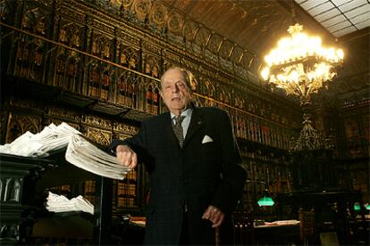 Manuel Fraga, en la biblioteca del Senado el pasado mes de abril.