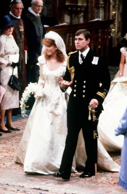 Sarah Ferguson y Andrés de York, en el día de su boda.