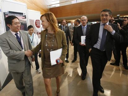 Alex Jadad saluda a la ministra Leire Pajín, ayer en el congreso sobre enfermedades crónicas en San Sebastián. Detrás, a la derecha, el consejero de Sanidad, Rafael Bengoa.
El grupo Impromptu ofrece un concierto didáctico en Bilbao.