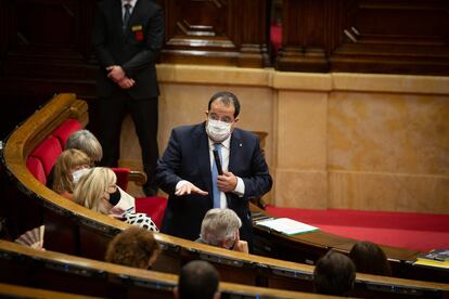 El conseller de Interior de la Generalitat, Joan Ignasi Elena, en un momento de su intervención en el Parlament. / DAVID ZORRAKINO (Europa Press).