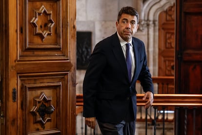 El 'president' de la Generalitat Valenciana, Carlos Mazón, se reúne con organizaciones sindicales de bomberos forestales de la Comunitat Valenciana y presenta el acuerdo para la implantación del tercer turno, este miércoles.